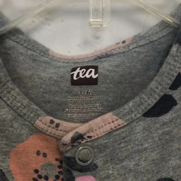 Tea Collection Snap Button Floral Romper size 3-6M - Picture 4 of 6